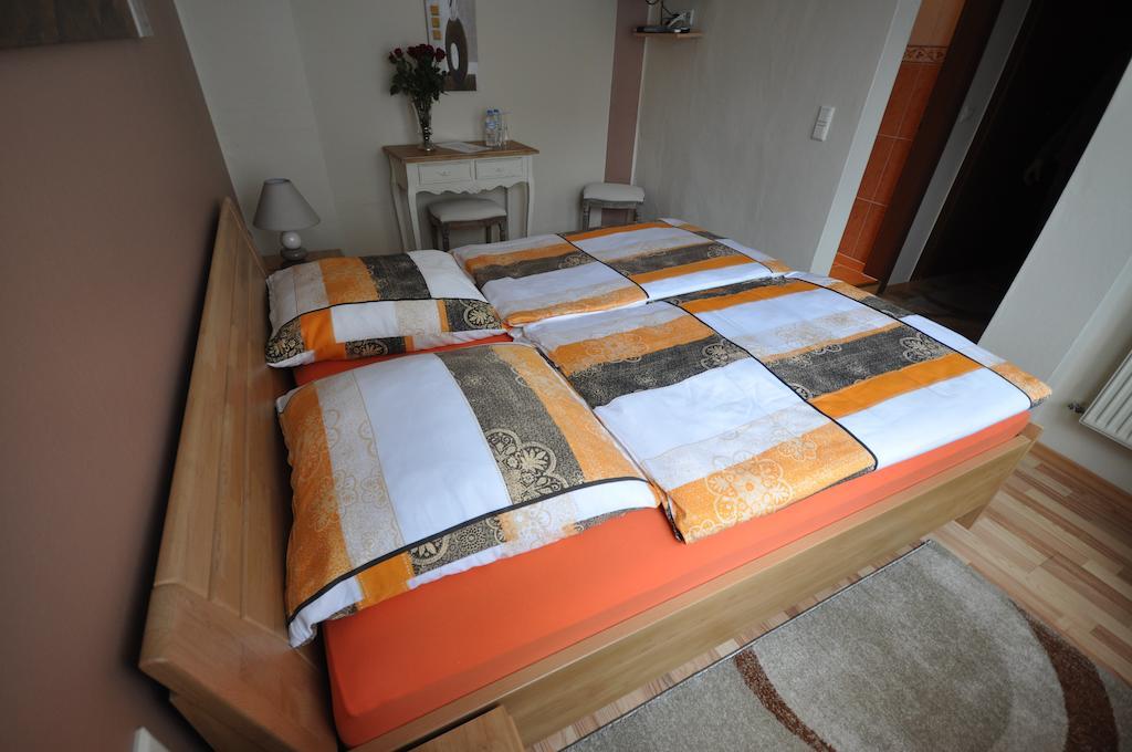 Hotel Restaurant "Athen" Munstermaifeld Екстер'єр фото